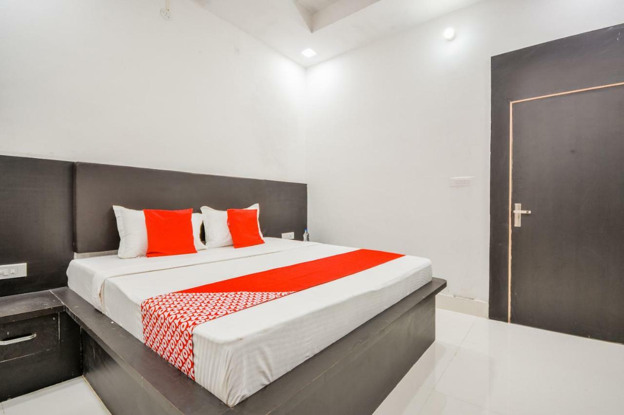 Oyo 43505 Hotel The White House Hisār Εξωτερικό φωτογραφία