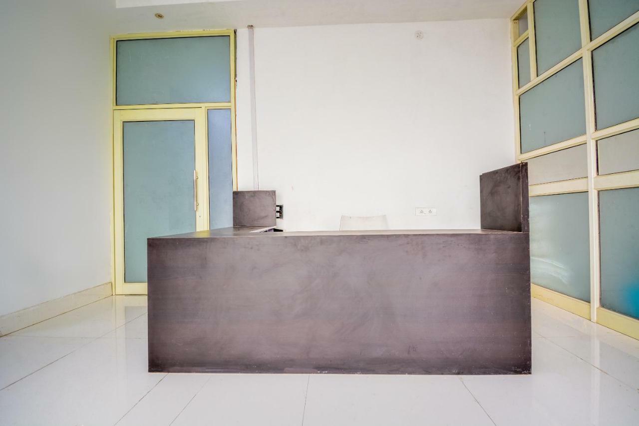 Oyo 43505 Hotel The White House Hisār Εξωτερικό φωτογραφία